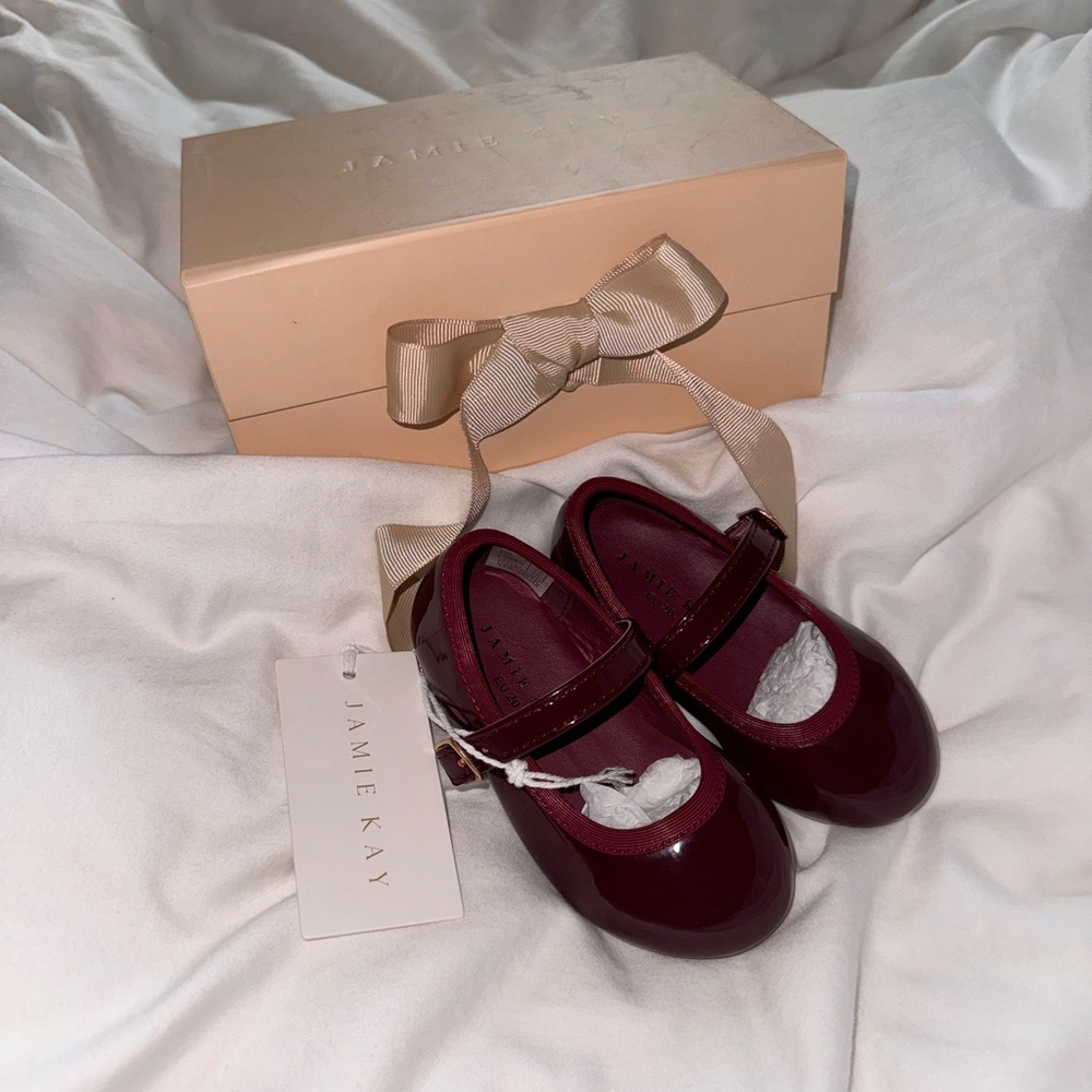 MWT Jamie Kay flats